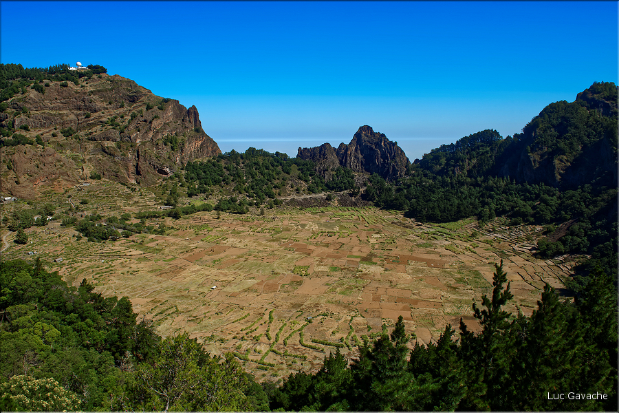 Le cratère de Cova sur l'Estrada da Corda est un haut lieu de l'agriculture insulaire. (2)