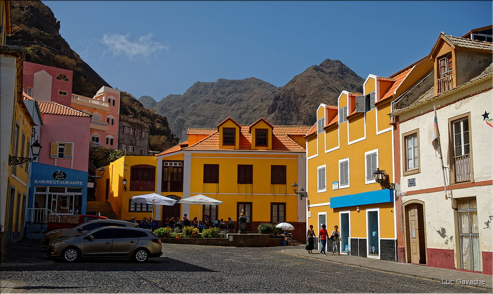 Dans les rues de Ribeira Grande au nord-est de Santo Anto. (3)