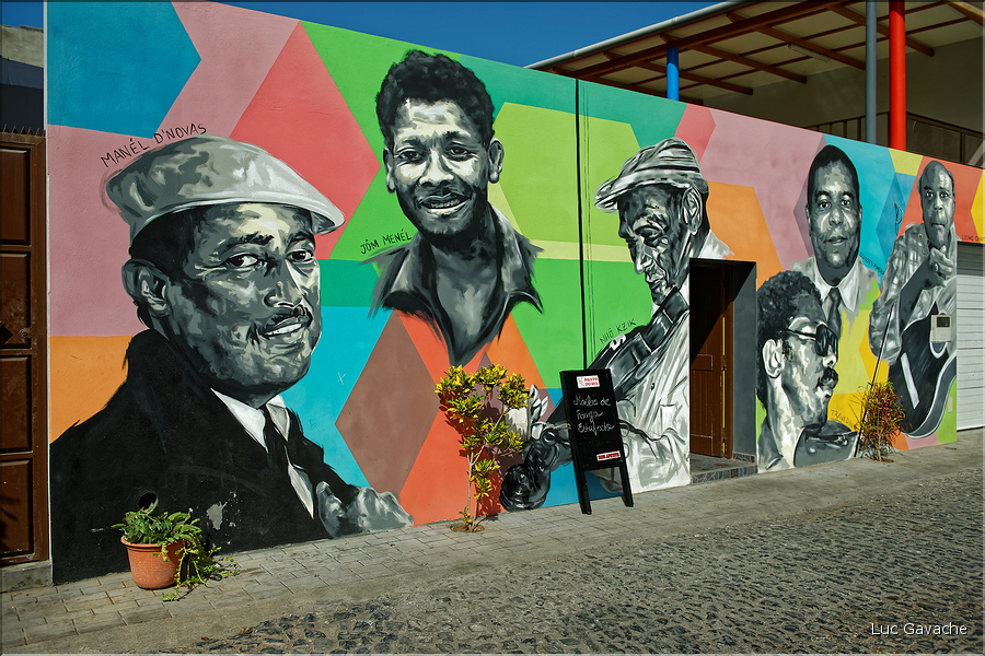 Dans les rues de Ribeira Grande au nord-est de Santo Anto. (7)