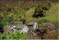 Contrairement à la côte, la Ribeira do Paul est bien verte grâce à l'eau collectée par la vallée. (19)