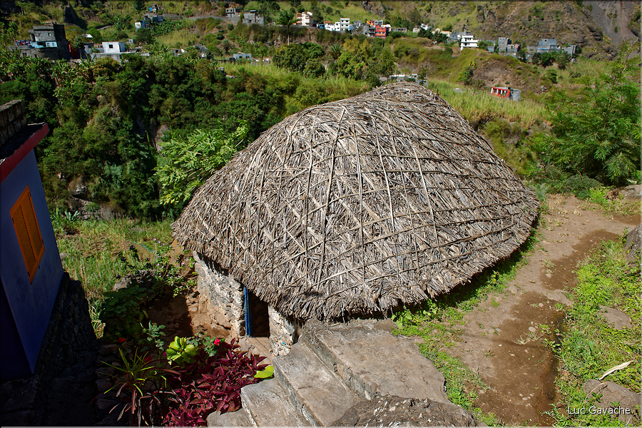 La vallée de Paul est une altérnance de cultures et de maisons traditionnels. (4)