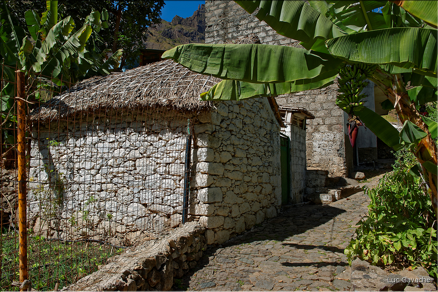La vallée de Paul est une altérnance de cultures et de maisons traditionnels. (12)