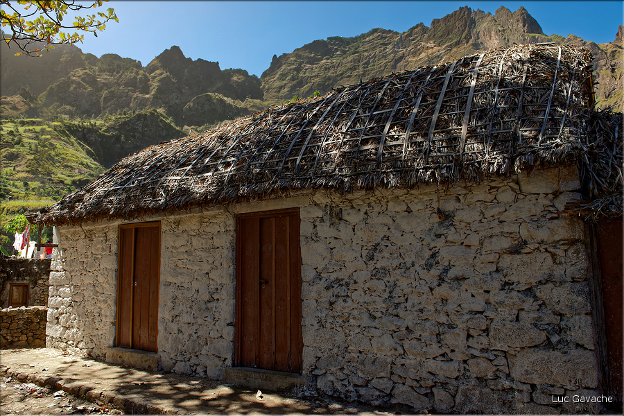 La vallée de Paul est une altérnance de cultures et de maisons traditionnels. (14)