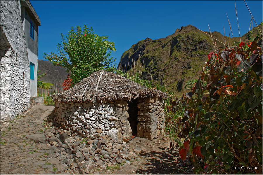 La vallée de Paul est une altérnance de cultures et de maisons traditionnels. (15)