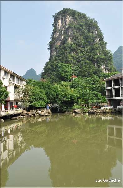 La petite ville de Yangshuo sur les rives de la rivière Lijiang. (15)