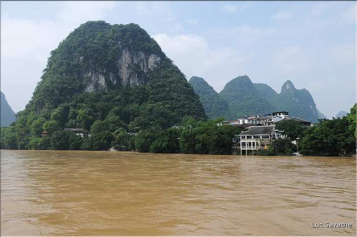 La petite ville de Yangshuo sur les rives de la rivière Lijiang. (20)