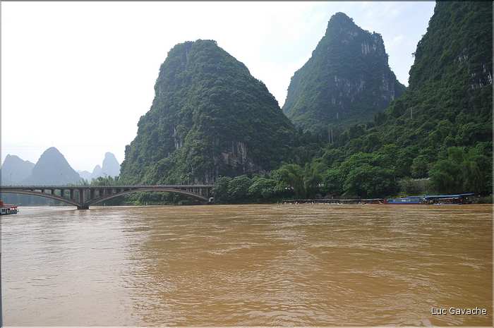 La petite ville de Yangshuo sur les rives de la rivière Lijiang. (22)
