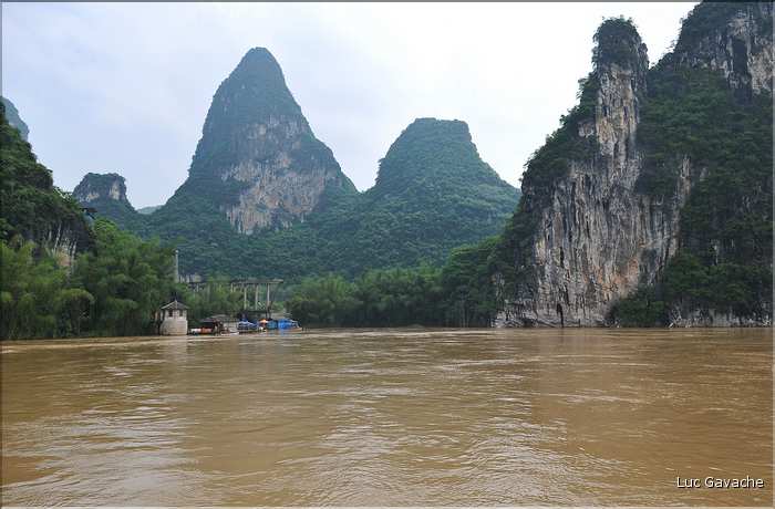 La petite ville de Yangshuo sur les rives de la rivière Lijiang. (31)