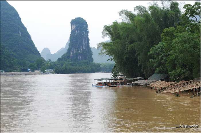 La petite ville de Yangshuo sur les rives de la rivière Lijiang. (55)