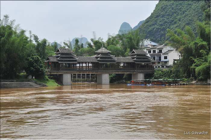 La petite ville de Yangshuo sur les rives de la rivière Lijiang. (67)