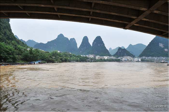 La petite ville de Yangshuo sur les rives de la rivière Lijiang. (68)