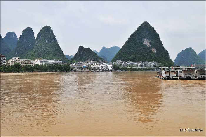 La petite ville de Yangshuo sur les rives de la rivière Lijiang. (69)