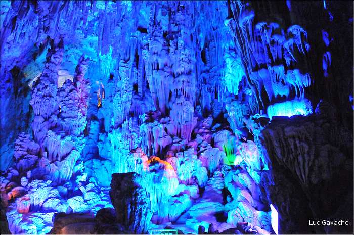 Grotte des fltes de roseau dans les environs de Guilin. (2)
