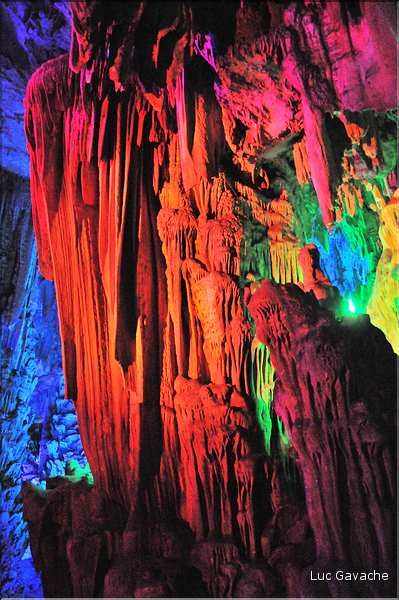 Grotte des fltes de roseau dans les environs de Guilin. (4)