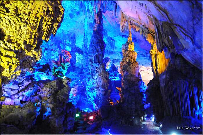 Grotte des fltes de roseau dans les environs de Guilin. (12)