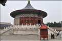 Le temple du ciel fut utilisé par les dynasties Ming et Qing pour célébrer les solstices d'hiver et d'été. (8)