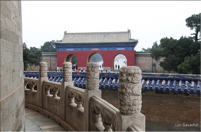 Le temple du ciel fut utilisé par les dynasties Ming et Qing pour célébrer les solstices d'hiver et d'été. (10)