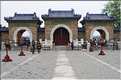 Le temple du ciel fut utilisé par les dynasties Ming et Qing pour célébrer les solstices d'hiver et d'été. (15)