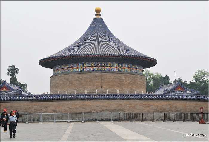 Le temple du ciel fut utilisé par les dynasties Ming et Qing pour célébrer les solstices d'hiver et d'été. (19)