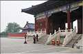 Le temple du ciel fut utilisé par les dynasties Ming et Qing pour célébrer les solstices d'hiver et d'été. (20)