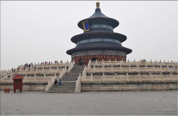 Le temple du ciel fut utilisé par les dynasties Ming et Qing pour célébrer les solstices d'hiver et d'été. (23)