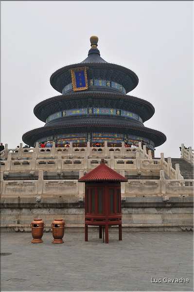 Le temple du ciel fut utilisé par les dynasties Ming et Qing pour célébrer les solstices d'hiver et d'été. (24)