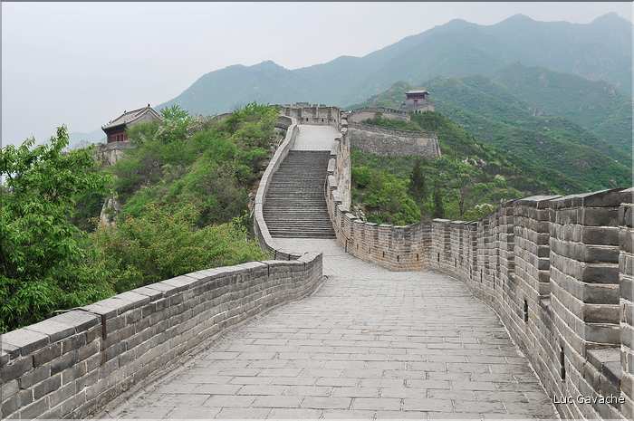 Juyongguan, dans la région de Pékin,  est l'une des portions de la grande muraille. (16)