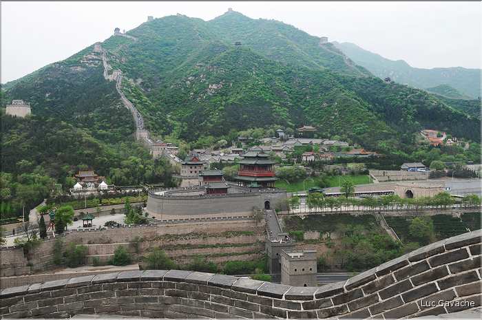 Juyongguan, dans la région de Pékin,  est l'une des portions de la grande muraille. (26)