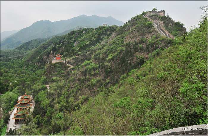 Juyongguan, dans la région de Pékin,  est l'une des portions de la grande muraille. (27)