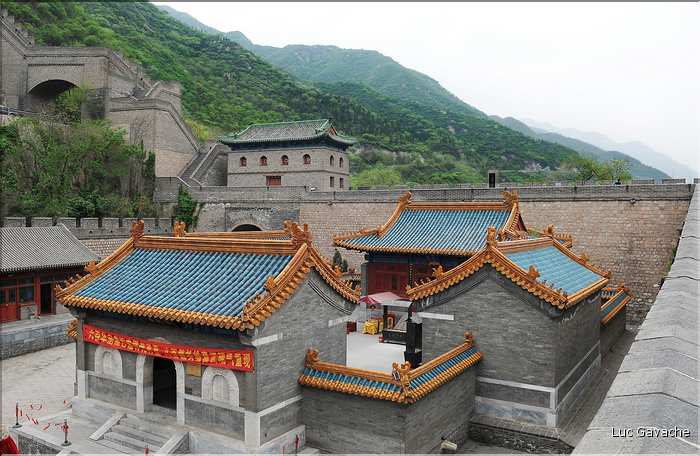 Juyongguan, dans la région de Pékin,  est l'une des portions de la grande muraille. (39)