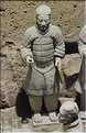 Datée de 2.000 ans, l'armée en terre cuite de 8.000 hommes, protégeait le tombeau de Qin Shi Huang Di, premier empereur de Chine. (29)