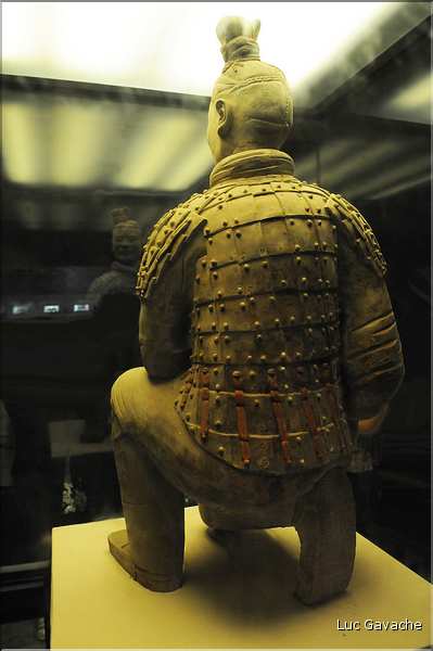 Datée de 2.000 ans, l'armée en terre cuite de 8.000 hommes, protégeait le tombeau de Qin Shi Huang Di, premier empereur de Chine. (40)