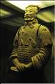 Datée de 2.000 ans, l'armée en terre cuite de 8.000 hommes, protégeait le tombeau de Qin Shi Huang Di, premier empereur de Chine. (48)
