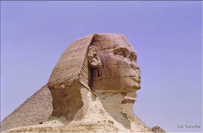 Sur le plateau  de Guizeh aux portes du Caire, le Sphinx (2)
