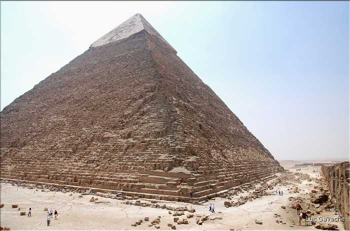 Sur le plateau  de Guizeh aux portes du Caire, la pyramide de Chéphren (4)