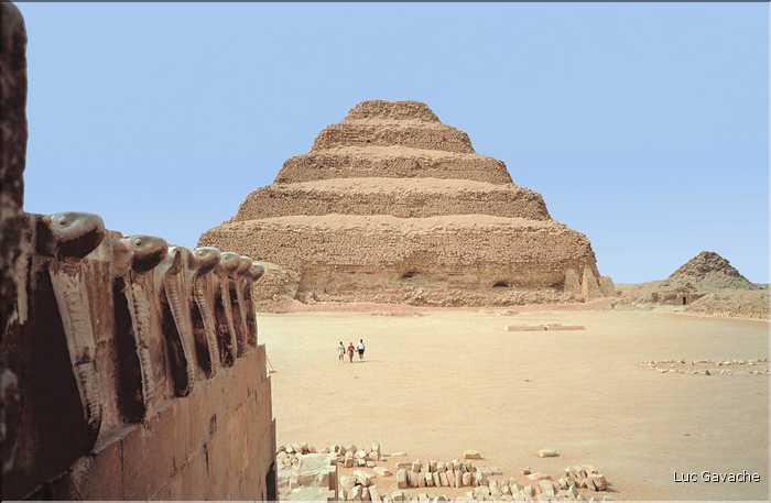Pyramide à degrés de Djéser dans la nécropole de Sakkarah (2) 