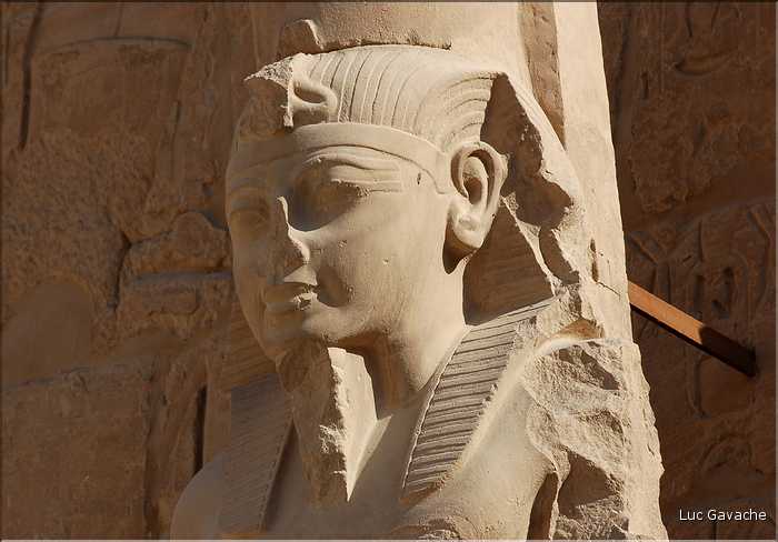 Statue du temple de Karnak à Louxor (1)