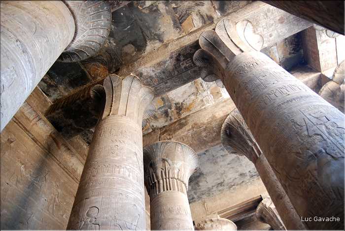 Le temple d'Edfou fut édifié par la dynastie des Ptolémée de -237 à -57 Av. J.C. (11)