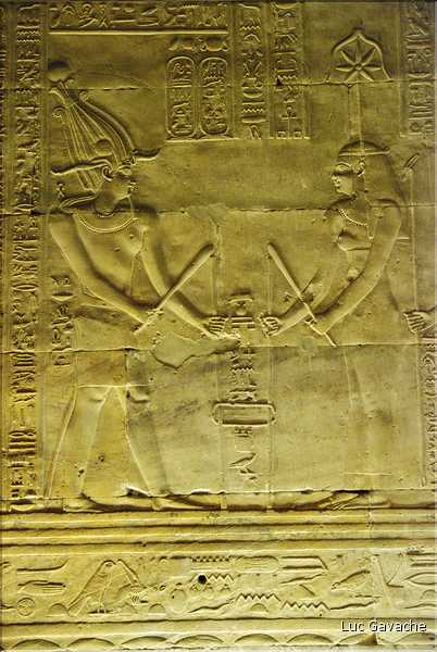Le temple d'Edfou fut édifié par la dynastie des Ptolémée de -237 à -57 Av. J.C. (17)