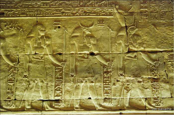 Le temple d'Edfou fut édifié par la dynastie des Ptolémée de -237 à -57 Av. J.C. (19)