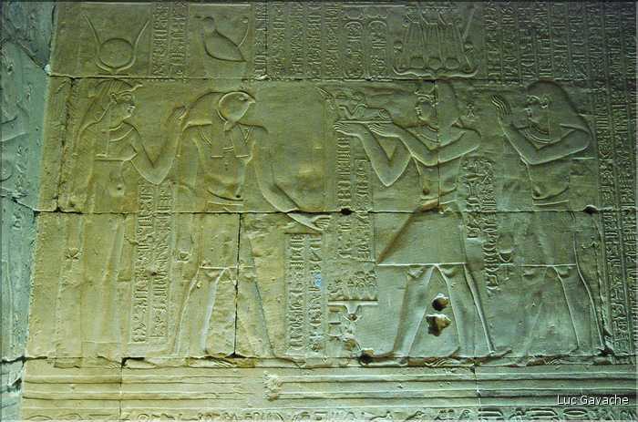 Le temple d'Edfou fut édifié par la dynastie des Ptolémée de -237 à -57 Av. J.C. (20)