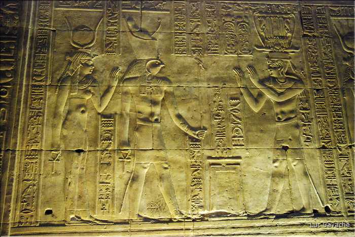 Le temple d'Edfou fut édifié par la dynastie des Ptolémée de -237 à -57 Av. J.C. (21)