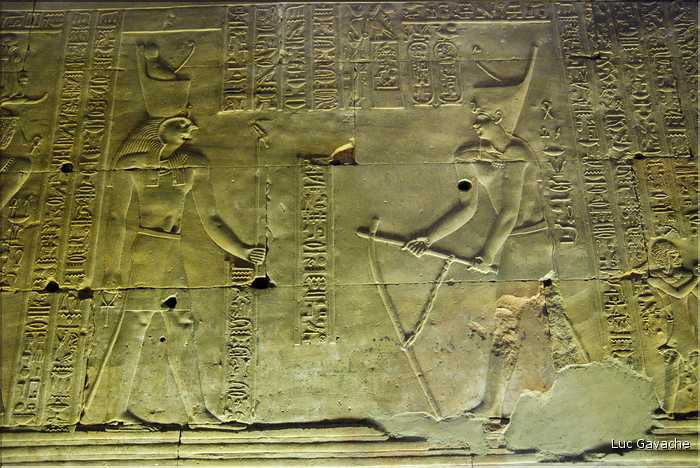 Le temple d'Edfou fut édifié par la dynastie des Ptolémée de -237 à -57 Av. J.C. (22)