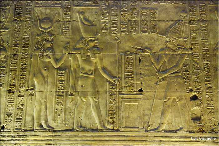 Le temple d'Edfou fut édifié par la dynastie des Ptolémée de -237 à -57 Av. J.C. (25)