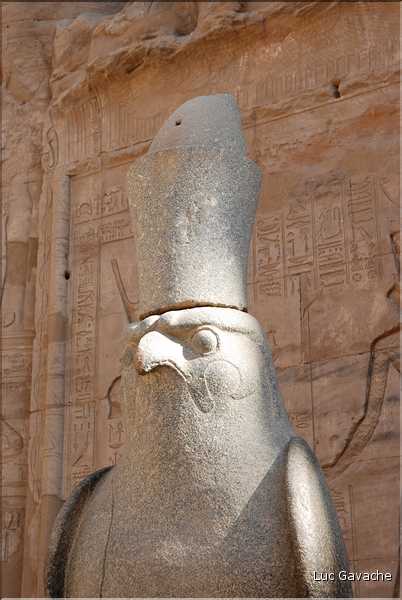 Le temple d'Edfou fut édifié par la dynastie des Ptolémée de -237 à -57 Av. J.C. (28)