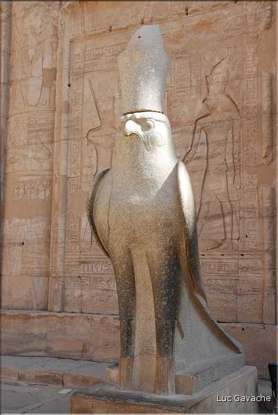 Le temple d'Edfou fut édifié par la dynastie des Ptolémée de -237 à -57 Av. J.C. (29)