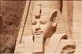 Le grand temple d'Abou Simbel est dédié à Ramses II et a été édifié par lui au XIII éme siécle av. J.C. (5)