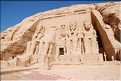 Le grand temple d'Abou Simbel est dédié à Ramses II et a été édifié par lui au XIII éme siécle av. J.C. (10)
