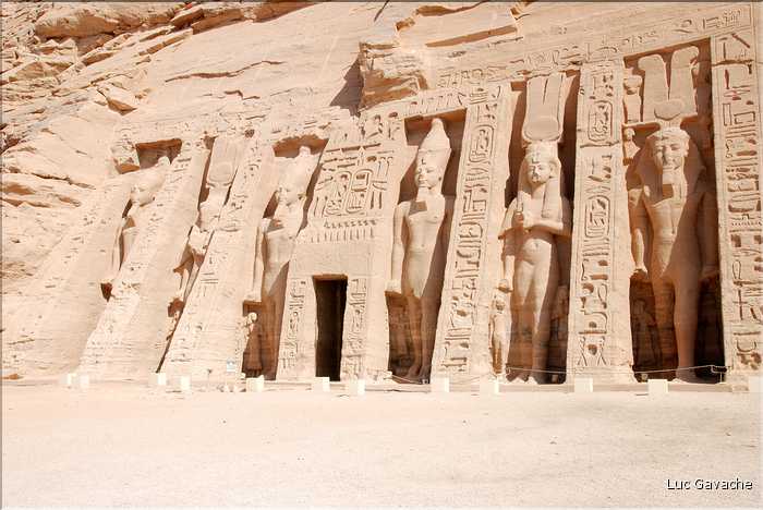 Temple de la reine Néfertari, femme de Ramses II, à Abou Simbel (5)