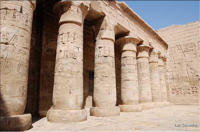 Le temple funéraire de Ramses III fut édifié au XII éme siécle, il est l'un des plus coloré d'Egypte (2)
